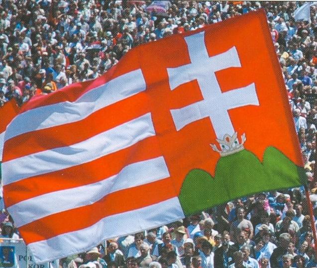 bukkanunk a kozmikus harmónia görög nevében (görögül: Ἁρμονία, ejtsd: armonia. A görögök a szó eleji h-t nem tudták kiejteni, ezért a hiányzó h-t az aposztróf, jelzi).