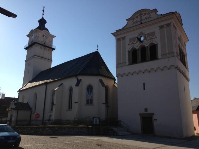 bányászcímerrel, a város Őrtornyát zenélő órával, egy Petőfi emléktáblát és a házat, ahonnan II.