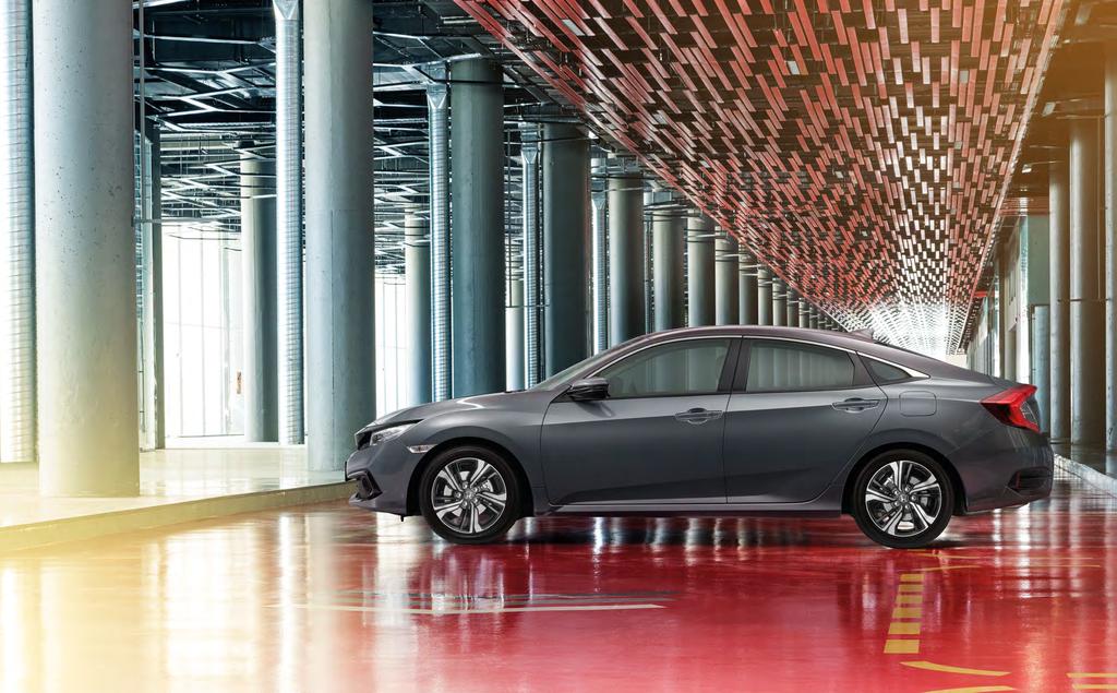AZ ÖN CIVIC-JE A négyajtós Civic egyértelmű bizonyíték a Honda kiválóságára és innováció melletti elkötelezettségére.