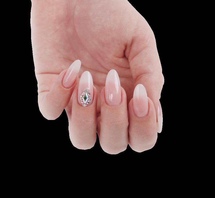 ) Az előkészített körömre a Compact Base Gel Clear-rel egy alapréteget viszek fel a jobb tapadás érdekében, majd