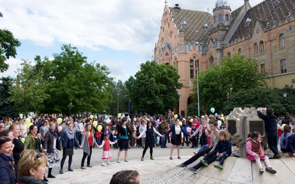 KIRÁLYKISASSZONYOK ÉS KIRÁLYFIAK OTTHONA megyei program, évente 3