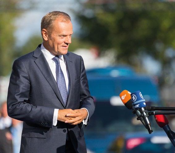 AZ EURÓPAI TANÁCS ELNÖKE Az Európai Tanács jelenlegi elnöke Donald Tusk korábbi lengyel miniszterelnök. Az elnöki tisztséget 2014 óta tölti be.