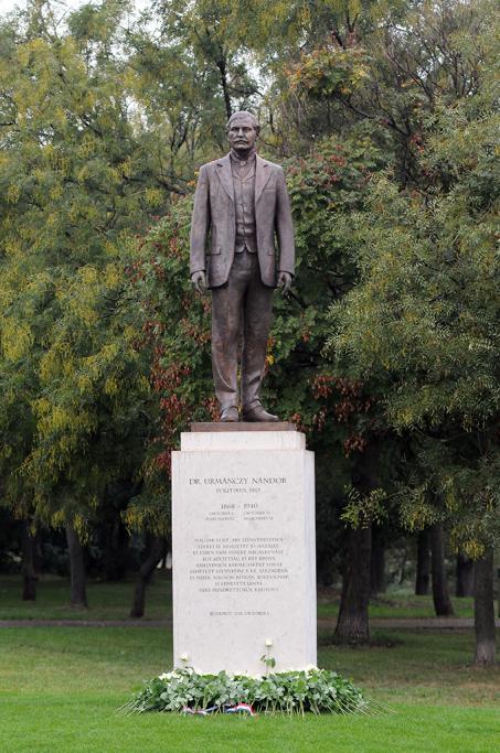 Urmánczy Nándor Egyesület, melynek egyik fő célkitűzése az volt, hogy Urmánczy elfelejtett munkásságát megismertesse a magyarsággal.