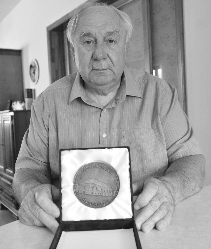 Meglepődö, hogy rá gondolt a testület Gratulálok, Gyuri! ezzel hívo föl a képviselő-testületi ülés után Pataki Zsuzsanna. Mihez: kérdeztem vissza. Ahhoz, hogy díszpolgár le él!