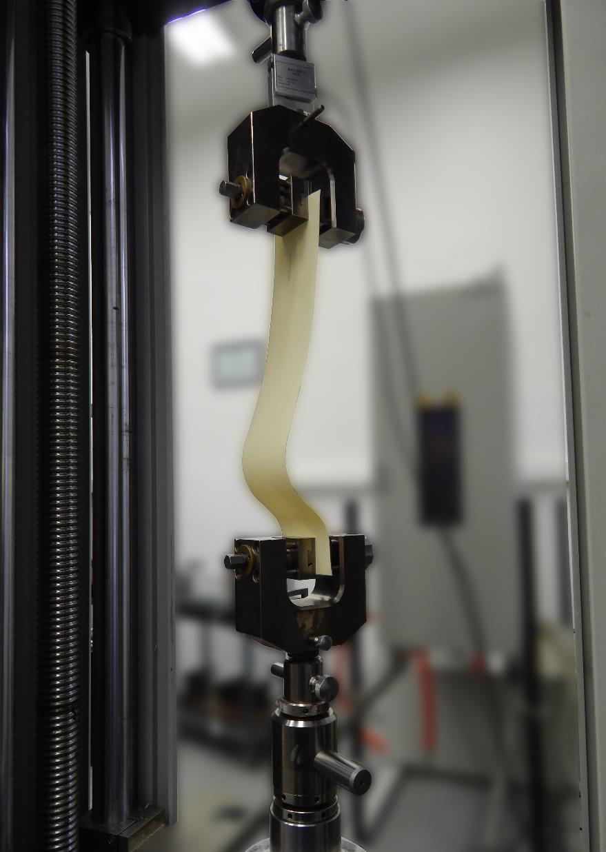40. ábra Kihajlásvizsgálat szakítógéppel A méréshez ugyanazokat a próbatesteket használtam, mint amelyeket a Sylvie 3D Bending Tester-rel végzett vizsgálatoknál.