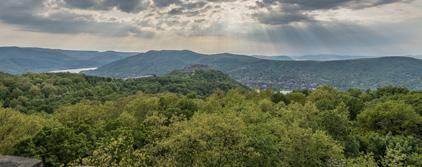 Panoráma a Zsitvay-kilátóból Tudtad? Zsitvay-kilátó A javasolt útvonalról kis kitérővel érhető el a 378 méter magas Nagyvillám-hegy tetejére épített Zsitvay-kilátó.