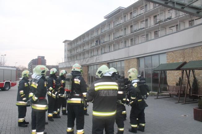 A 2015. éves továbbképzési tervben leírtak alapján 2015.12.30.-án este 18:00 tartottam elméleti oktatást és a szerelési gyakorlatot a 2015. tervben a 12 hó tananyagból. Valamint 2015.12.14. 09.
