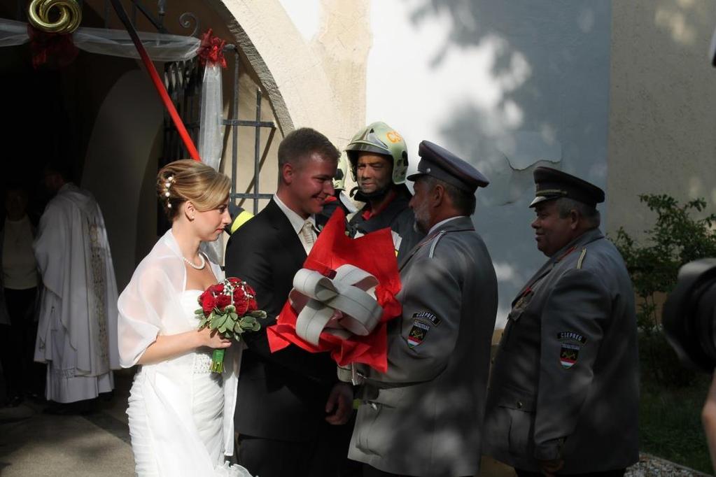 kollégánk esküvője: -
