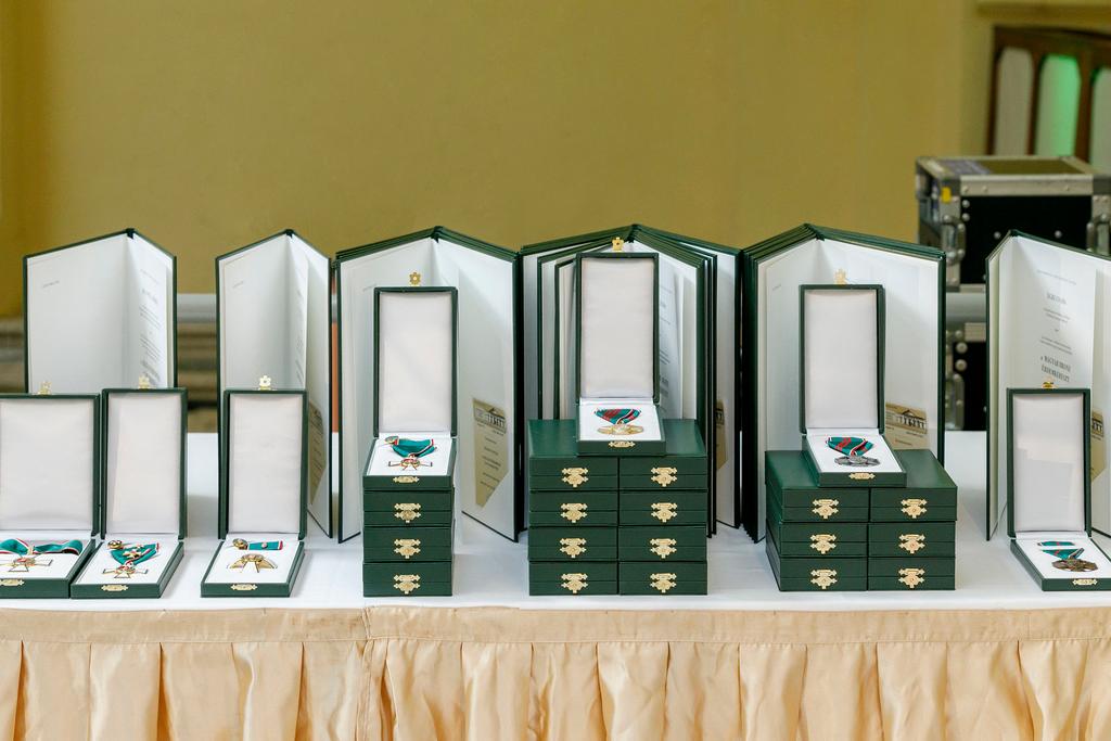 Harsányi Józsefnek, az Országos Mezőgazdasági Minősítő Intézet nyugalmazott osztályvezetőjének a magyar és nemzetközi gyümölcs fajtavizsgálatok szolgálatában, a fajtavizsgálati rendszerek
