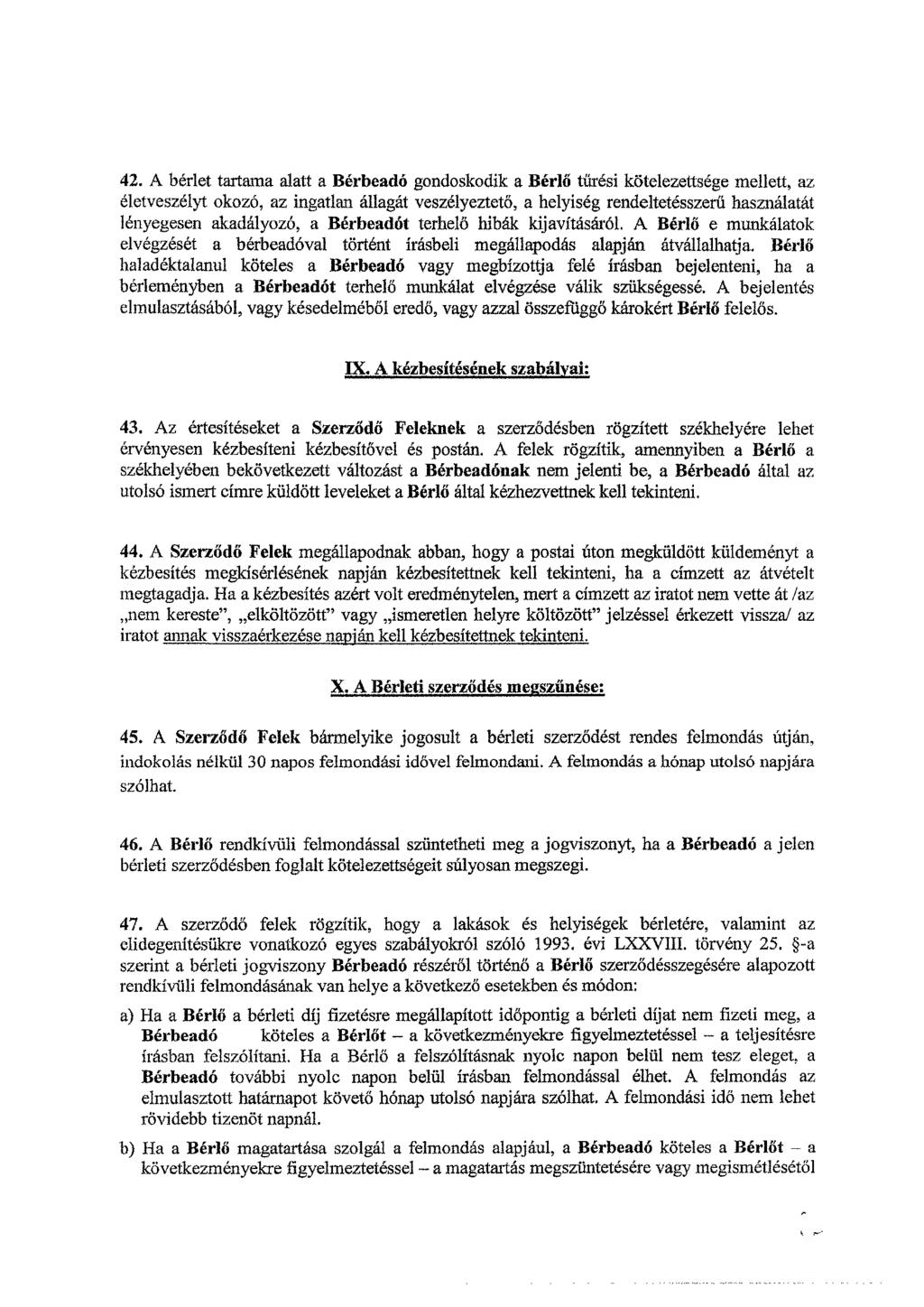 42. A bérlet tartama alatt a Bérbeadó gondoskodik a Bérlő tűrési kötelezettsége mellett, az életveszélyt okozó, az ingatlan állagát veszélyeztető, a helyiség rendeltetésszerű használatát lényegesen