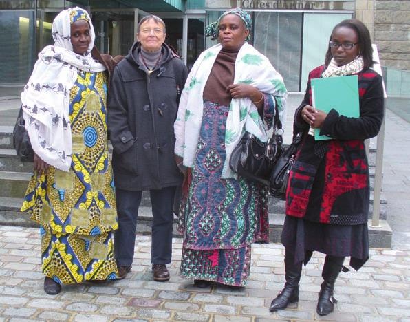 Ekologiezh ha Kenskoazell 11 Evit sikour tud Goure E 1999 eo deuet Hadiza Dedessus-Le Moustier da chom e Bro-C hall met n he deus ket disoñjet he c hêriadenn orin, Goure, ha sikour a ra ar merc hed