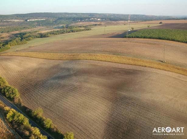 3. ábra: A Pap-réti-dűlőben található középső-bronzkori Vatya földvár (AEROART) A késő-bronzkor során az urnamezős és a halomsíros kultúrák