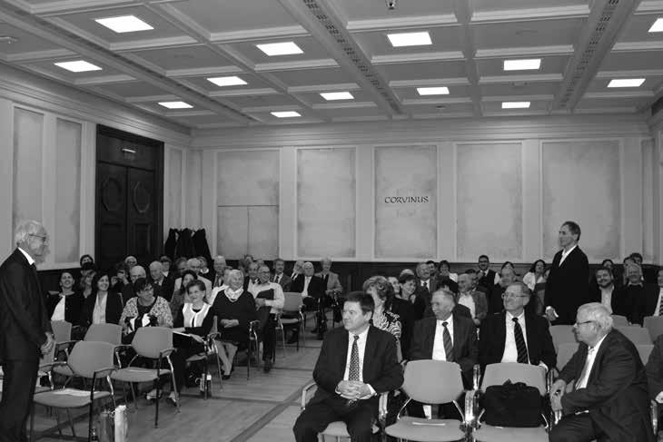 554 gazdálkodás 60. évfolyam 6. szám, 2016 (552 556) lékérmet, valamint a Budapesti Corvinus Egyetem legmagasabb elismerésének, a BCE Aranyérmének a tulajdonosa.