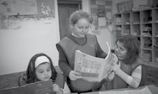 A Bibliatársulat minden évben jelentős mennyiségű Bibliát ad a különféle cigány közösségeknek, gyülekezeti vagy egyházi cigánymisszióknak, különösen is a karácsony előtti időszakban.