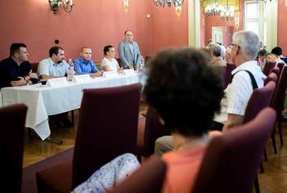 Felhívta a figyelmet, hogy már az is sikkasztásnak számít, ha a képviselő a ház bankszámlájáról fizeti be saját villanyszámláját, mondván, később majd visszautalja a pénzt.