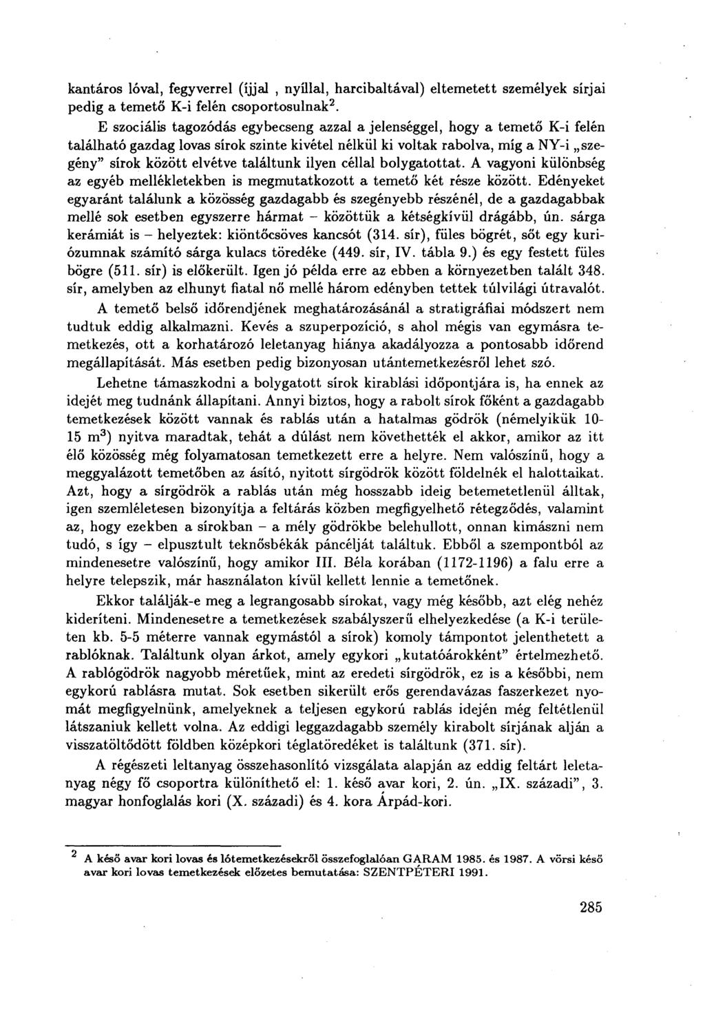 kantáros lóval, fegyverrel (íjjal, nyíllal, harcibaltával) eltemetett személyek sírjai pedig a temető K-i felén csoportosulnak 2.