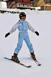 ski-slalom. En ur sal all e oa ur bern botoù-ski ha plankennoù-ski.