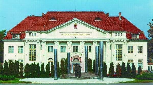 50 ÉV A DEBRECENI EGYETEM SEBÉSZETI MŰTÉTTANI INTÉZET TÖRTÉNETÉBŐL 1953-2003