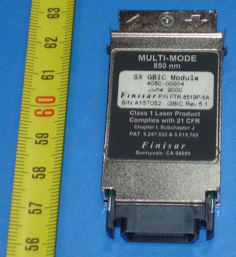GBIC 1000Mb/s Gigabit interface converter (1995) SC csatlakozó Rövid életű volt SFP 2001-ben jelent meg Classified Data Rate :155Mb,622Mb,1.