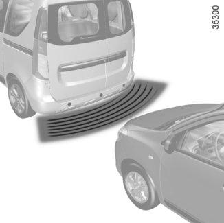 PARKOLÁST SEGÍTŐ RENDSZER (1/2) A berendezés működési elve A hátsó lökhárítóba épített ultrahangos érzékelők mérik a tolató jármű és a mögötte levő tárgy közötti távolságot.