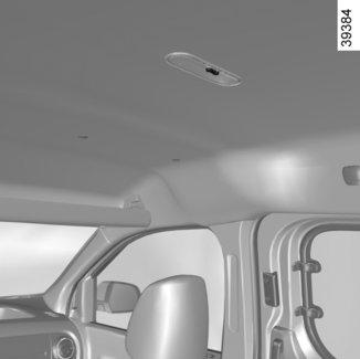 BELSŐ VILÁGÍTÁS (1/2) 1 2 3 4 Mennyezetlámpák Nyomja meg a(z) 1 vagy járműtől függően a(z) 2 kapcsolót; a következő történik: az utastér folyamatos belső világítása; az ajtó kinyitása által kapcsolt