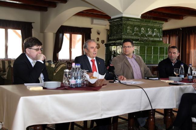 Neszményi Zsolt, kormánymegbízott; a rendezvény védnöke, Lóki Géza, a Zselicvölgy Szabadidőfarm ügyvezető igazgatója és Kováts Csaba, a TS Produkció Kft.