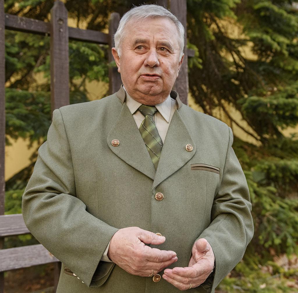 dátuma is mutatott rá az igazgatónő, hogy Bedő Albert akkor államtitkári rangban irányította a szakmát, s egyben az Országos Erdészeti Egyesület (OEE) titkára volt, miközben a kormány Tisza Lajost