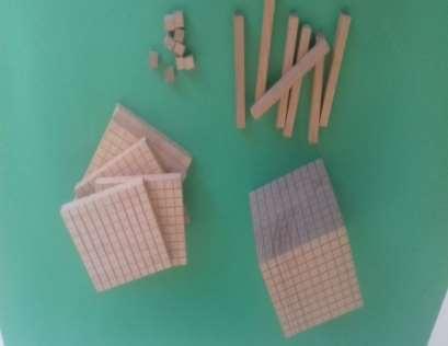 Montessori rudak és kockák
