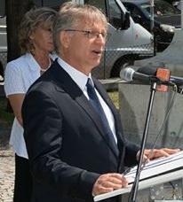 sodort és a fiára bízta azt az örökséget, hogy mindezt maga is továbbadja.