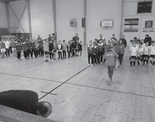 Radyňské listy - březen 2018 Strana 13 Pokračování ze str. 12 vyrobili krásná korková srdce, přáníčka a další drobné dárečky pro své nejbližší.