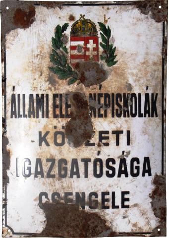 - 277 - Előkerült a régi iskolaigazgatói tábla Az Állami Elemi Népiskolák Csengelei Körzeti Igazgatóságát 1924-ben hozták létre.