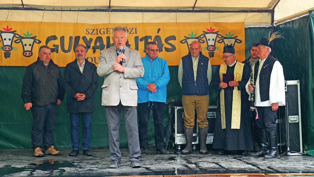 17 fotó: Horváth Péter Gyula játék a jól ismert népmesei elemeket sűa ríti vásári köntösbe, helyzetkomikumokkal fűszerezve. A mű nagy kérdései: Mi lenne, ha értenénk az állatok nyelvén?