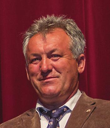 Ezért fontos, hogy a tenyésztőegyesületek szakemberei folyamatosan azon dolgozzanak, hogy hogyan lesz jobb a tenyésztőknek. Az egyesületek vannak a tenyésztőkért, nem pedig fordítva.