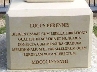 A Nadapi főalappont fölé kőből faragott négyszögű obeliszket állítottak, mely a belső megjelölést védi a rongálások ellen. Az obeliszk 215 cm magassági és legnagyobb szélessége: 23 cm.