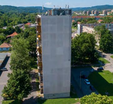 Ehhez az elképzeléshez illeszkedve 2013 és 2018 között több mint harminc kazincbarcikai lakó- és középület egy-egy homlokzata újult meg kreatív alkotások tartós elhelyezésével.