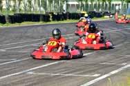 bebizonyítsa, Ön egy született gokart bajnok! Ha rajthoz áll a versenyen, Ön is átélheti és megértheti, miért lehetetlen kiszállni a száguldás lenyűgöző világából.