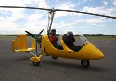 Olyan, akár egy kabrió helikopter, amely konstrukciójából adódóan képes egyhelyben állni a levegőben. Nyitott kabinjából zavartalanul élvezheti a panorámát, fotózhat, filmezhet kedvére.
