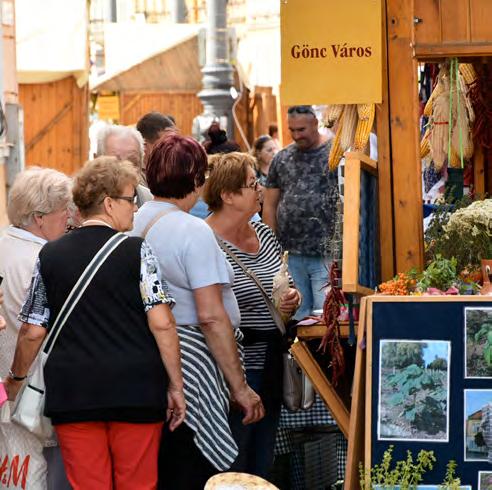 feldolgozott termékeiket kínálták eladásra (zöldségek, gyümölcsök, burgonya, hagyma, fokhagyma, tojás, száraztészta,