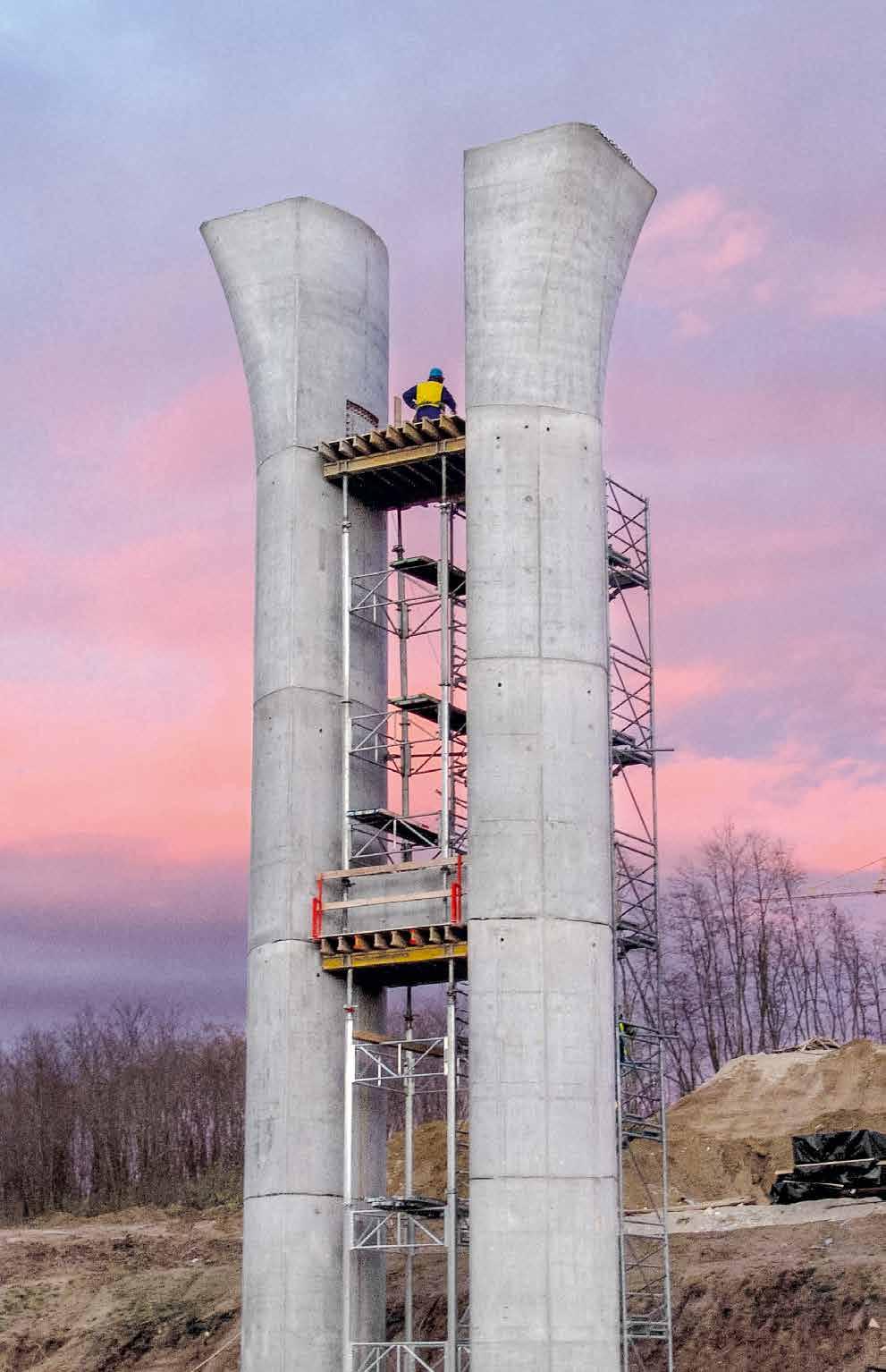 Balatonszentgyörgy M7 autópályahíd A hídpillér különleges geometriája az előre kialakított alkus műanyag héjjal készült.