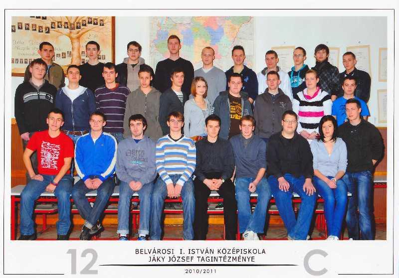 Szántó Lilla, Tihanyi Ádám, Venczák Dávid, Winkelman Nikolett, Zólyomi Ádám 12.B.