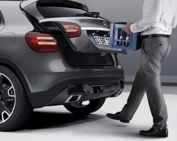 KEYLESS-GO komfort csomag. A KEYLESS-GO csomag segítségével ki tudja nyitni a gépkocsi ajtóit, beindíthatja a motort és ehhez ki sem kell vennie a kulcsot a zsebéből.