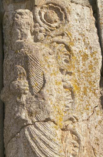 Õ volt, aki gazdasági és szakrális központjává tette Szentkeresztet, székhelyeként használva és Udvarhelynek nevezve e birtokát, amelyen a kolostor új templomának és rendházának építését is megkezdte.