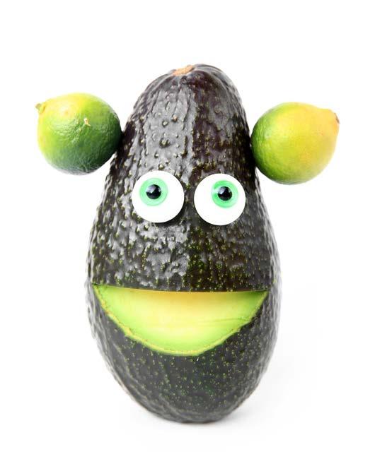 Guacamole 1 Juoge avokadoid guhkit bealis ja váldde geađggi eret. Váldde dasto šaddobierggu eret basttiin.