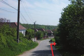 földútra. A jelzések, fák híján, kövekre, falrészekre vannak festve, főleg piros sávok/ nyilak formájában.