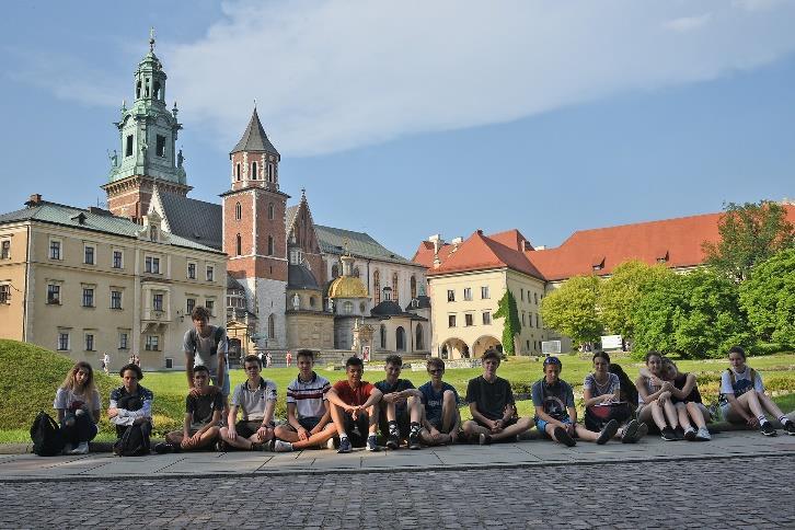 temetőbe is.