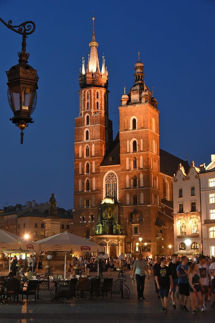 részeket a főtér környékén.