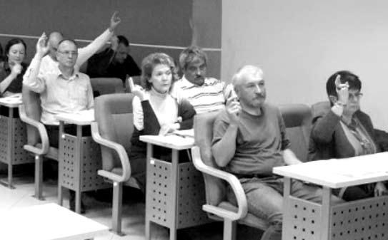 (1991), valamint az adai S. Tamást (1994) és A. Flóriánt (1994). Azzal gyanúsítják a fiatalokat, hogy október 21-én egy JNH utcai kávézóba betérve többszöri náci köszöntéssel (Sieg Heil!