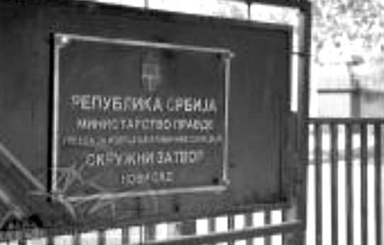 RENDŐRSÉGI HÍR Megrongáltak egy síremléket A szabadkai rendőrséghez hétfőn [október 29-én B. A. megj.