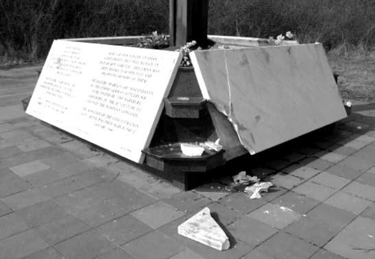pedig védekeztünk, ahogy tudtunk. Mások is voltak a helyiségben, de mindenki kimenekült az utcára. Nyilván értesítették a rendőröket, és azok gyorsan a helyszínre érkeztek.