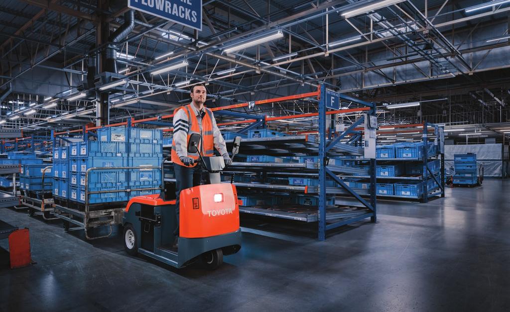 20 TOYOTA MATERIAL HANDLING NAGY IGÉNYBEVÉTELRE TERVEZETT, KEZELŐÁLLÁSOS VONTATÓ TARGONCÁK TÖMLŐS GUMIABRONCSOKKAL 21